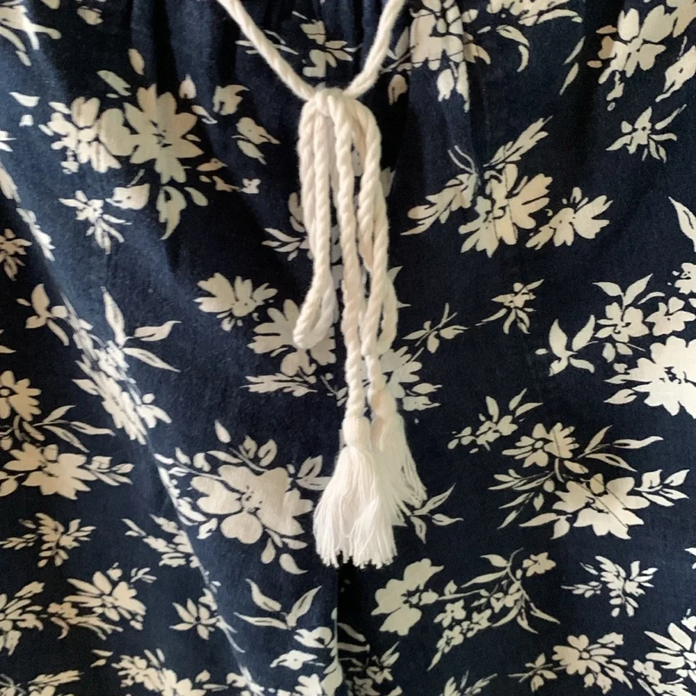 Lauren Ralph Lauren sz PS Floral Print Navy Linen Blend Capris euc - Picture 3 of 4